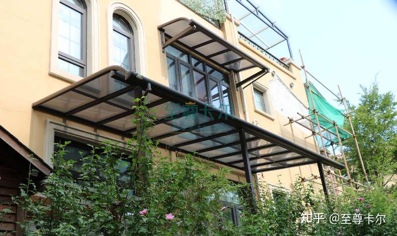 告別擔(dān)憂 試駕新材料搭建的雨棚，打造安心生活新視角